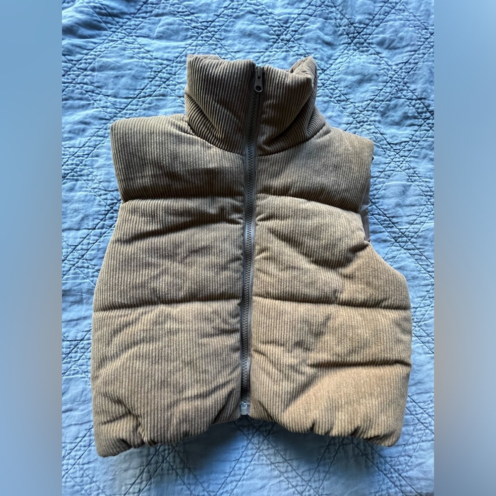 Cropped brown puffer vest